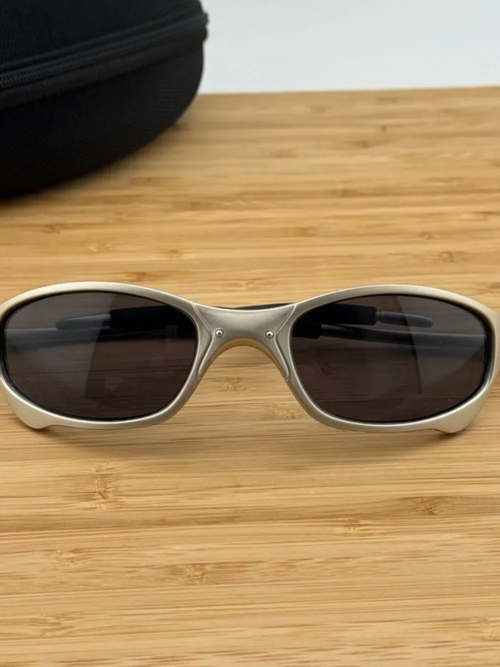 Cyber Y2K X Metal Frame Vintage Style Sunglasses - Slim, Silver/Black